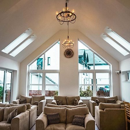 Corran Bunkhouse Hotel Ruang foto The interior of the new extension
