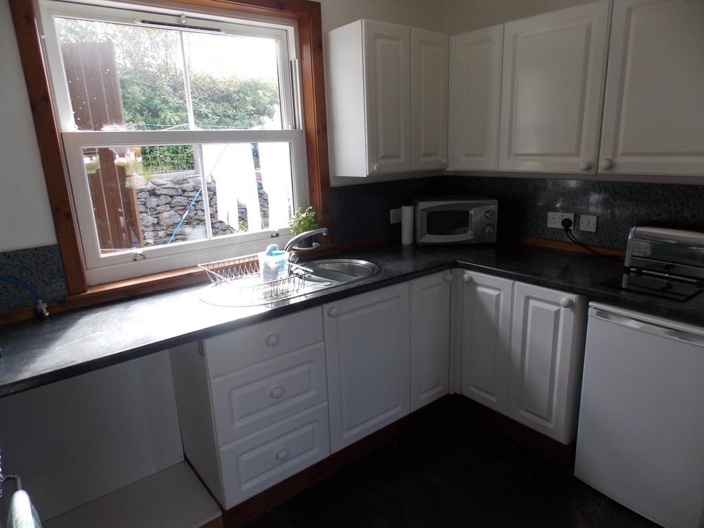 Corran Bunkhouse Hotel Bagian luar foto A kitchen in the UK