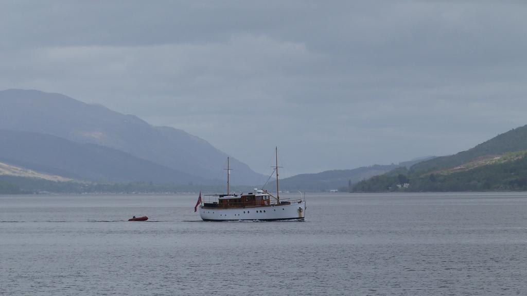 Corran Bunkhouse Hotel Bagian luar foto The MV Maid of the Loch on Loch Lomond