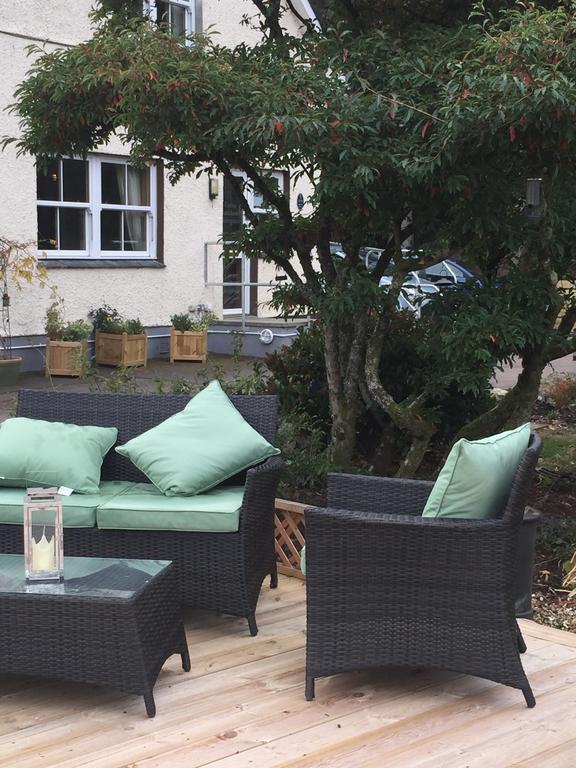 Corran Bunkhouse Hotel Bagian luar foto The garden of the hotel