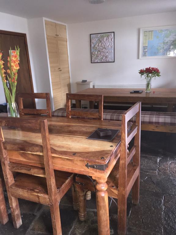 Corran Bunkhouse Hotel Bagian luar foto A kitchen table made from sheesham wood