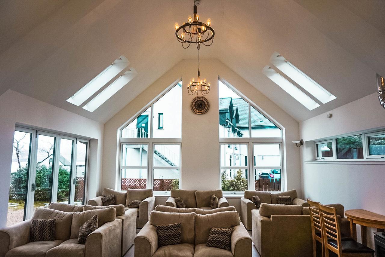 Corran Bunkhouse Hotel Ruang foto The interior of the new extension