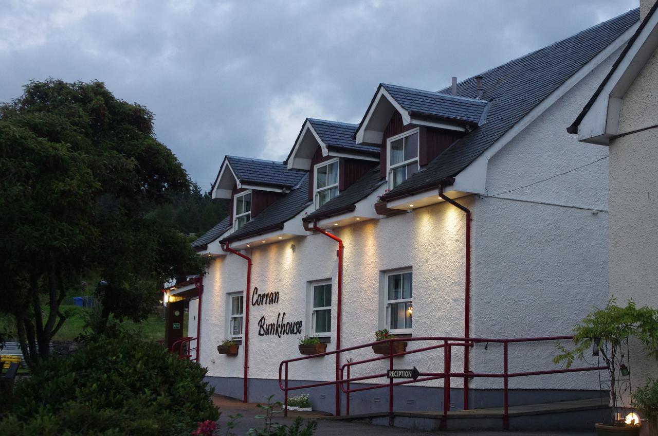 Corran Bunkhouse Hotel Ruang foto The Corran Bar and Restaurant